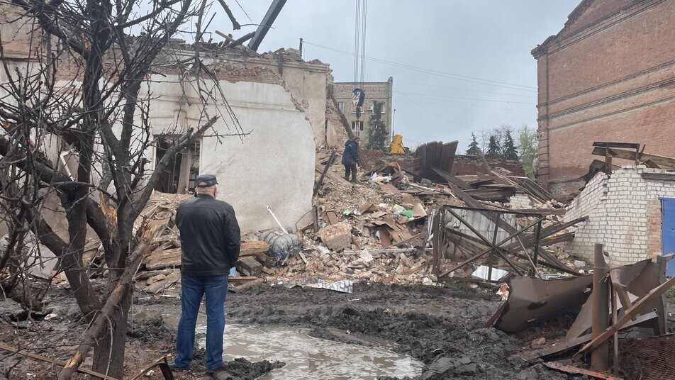Оккупанты обстреляли Волчанск Чугуевского района и нанесли удар по городу Купянск, боеприпас попал в частный дом.