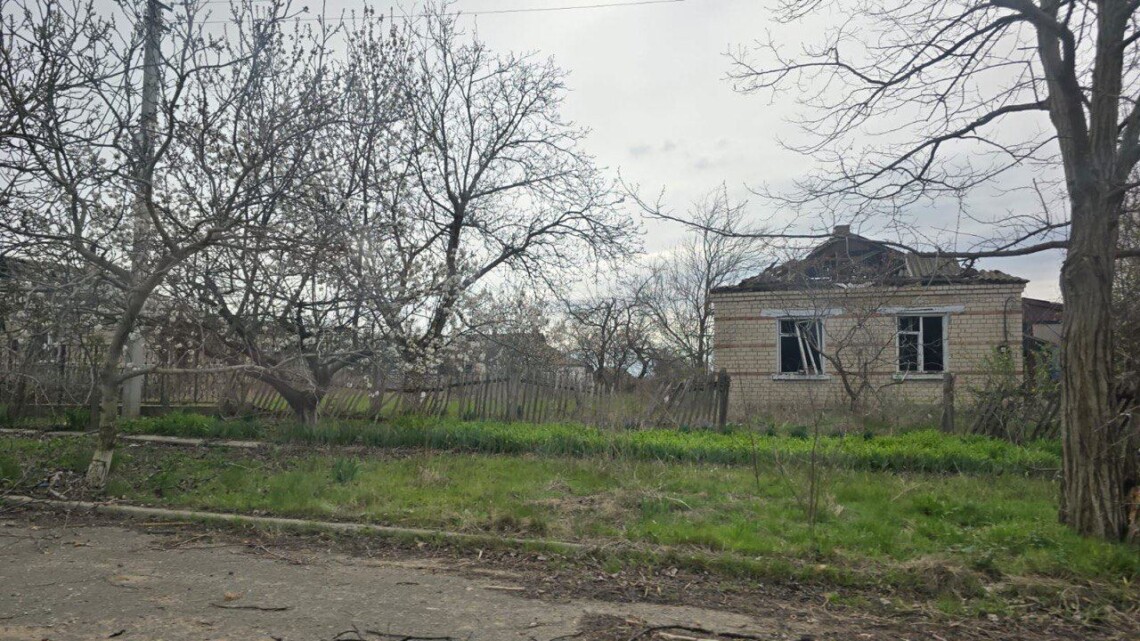 В селе Кизомыс Херсонской области умер мужчина, пострадавший от вражеского обстрела сегодня днём.