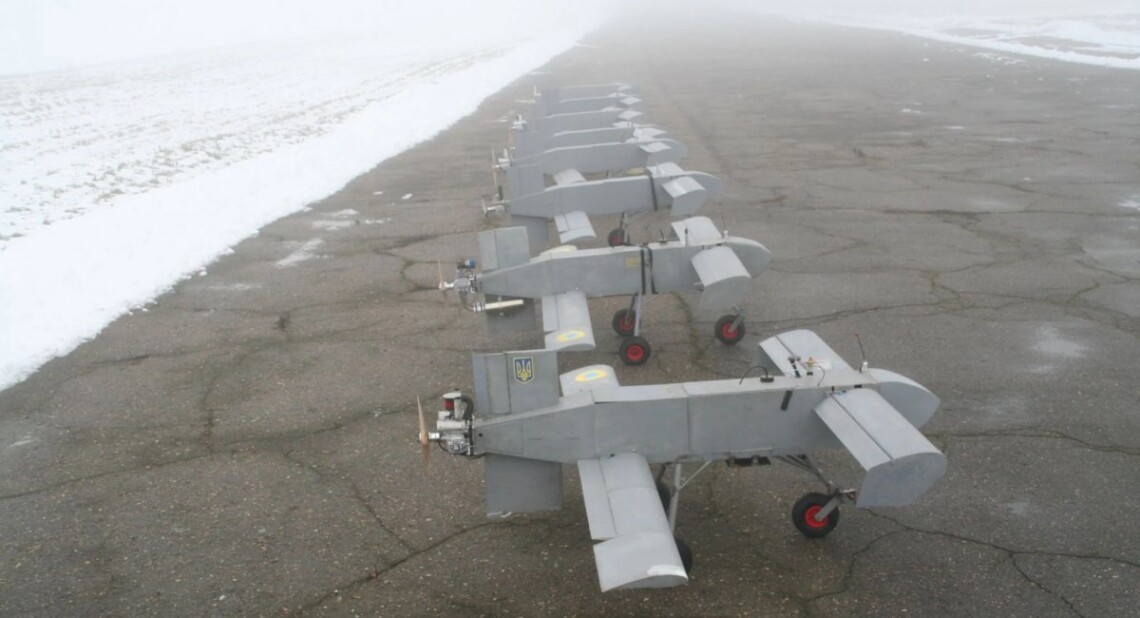 Согласно данным источников издания, уже к середине текущего года в Украине будет производиться около 500 дронов ежемесячно.