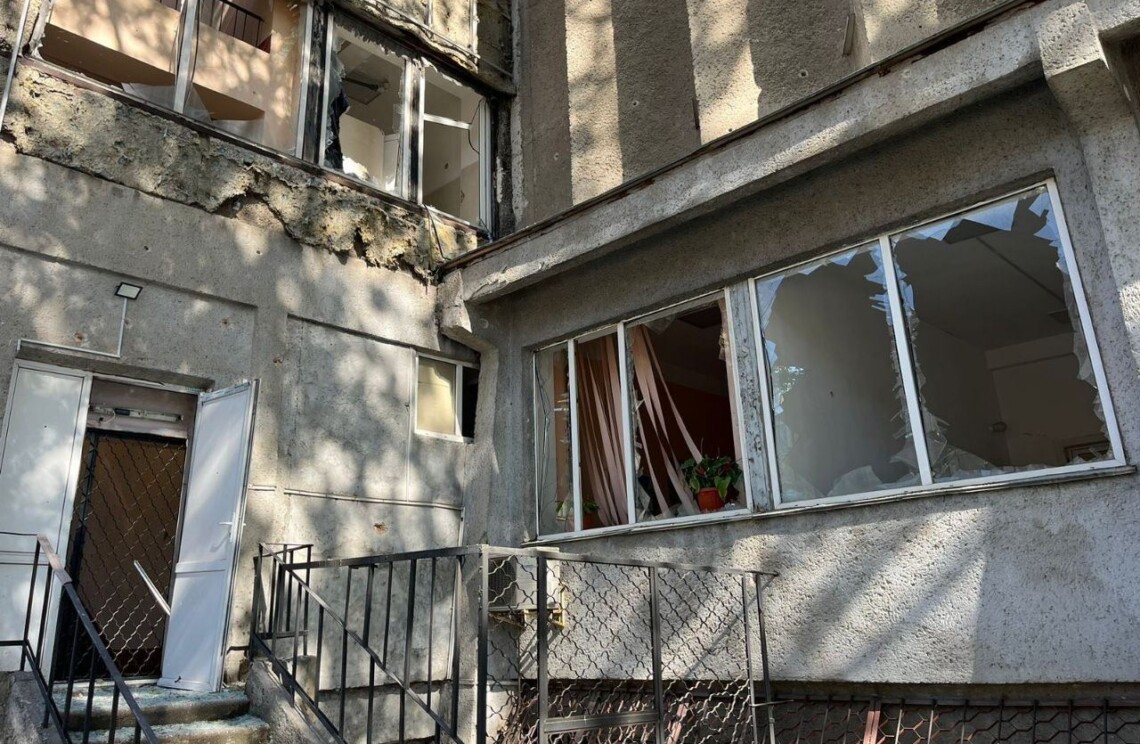 В Одессе в результате ракетного удара повреждены жилые здания, медицинское и учебное заведения. Также повреждено представительство омбудсмена.