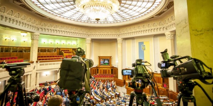 Журналисты получат доступ к кулуарам Верховной рады во время пленарных заседаний в таком же режиме, как и во время пандемии ковида.