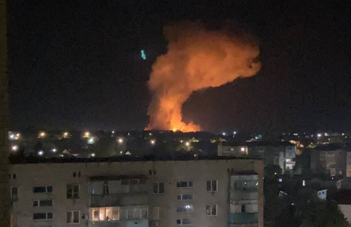 Вечером 1 мая в Одессе прогремели взрывы во время воздушной тревоги, сообщается об атаке баллистикой из Крыма.