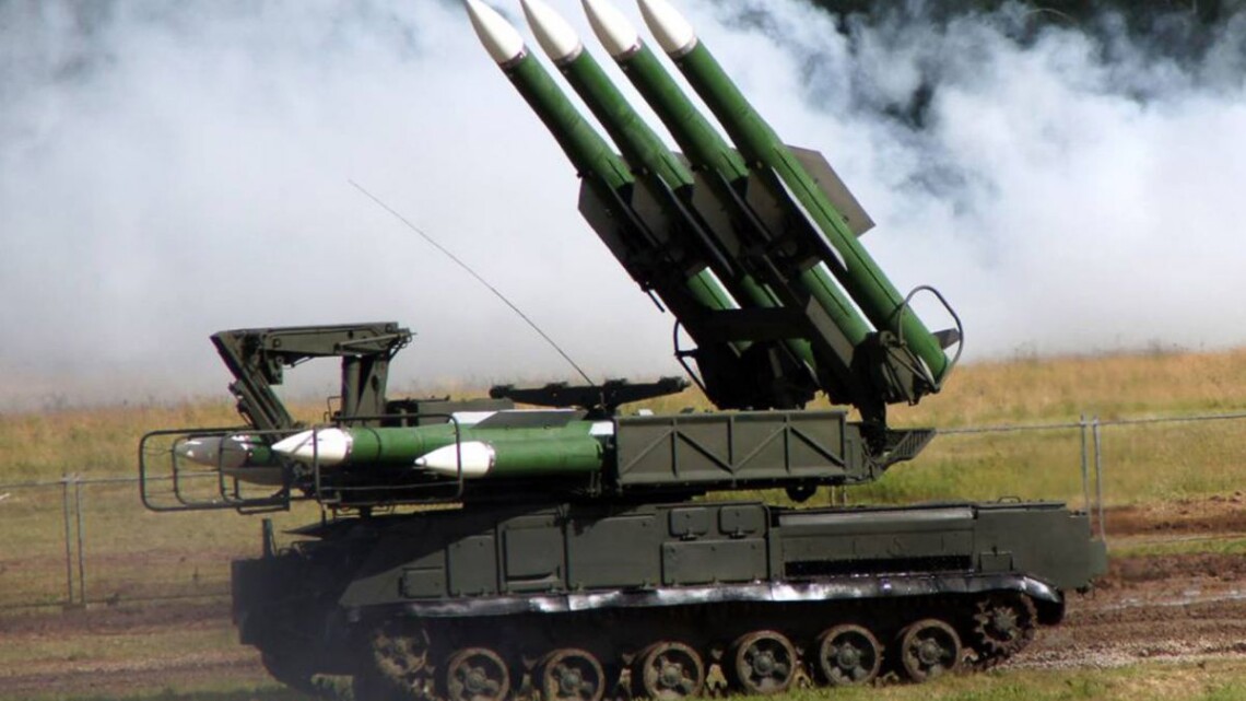 Украинские Силы специальных операций с помощью ударных дронов уничтожили российский зенитно-ракетный комплекс Бук-М1.