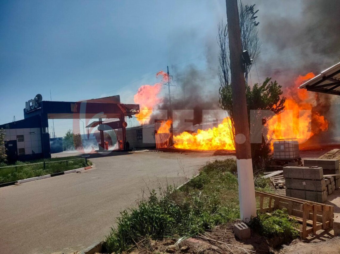 На газозаправочной станции в Шебекино Белгородской области рф в результате взрыва произошел сильный пожар.