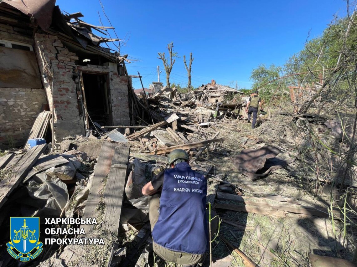 В результате удара авиабомбой в Харькове повреждены 12 жилых домов, ещё три полностью разрушены.