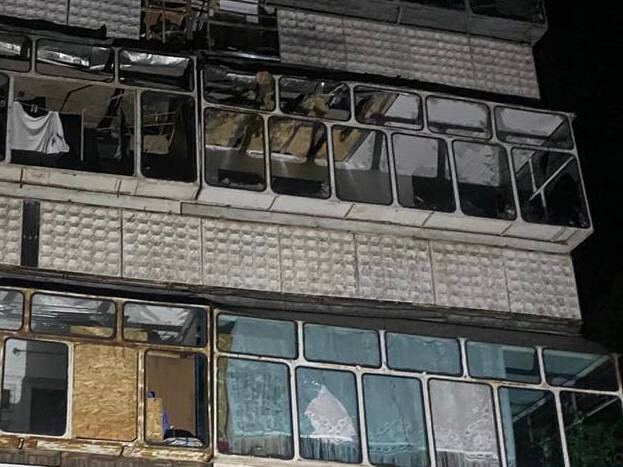 Из-за атаки в Павлоградском районе пострадала женщина и мужчина. Произошел пожар, повреждены три частных дома и объект инфраструктуры.