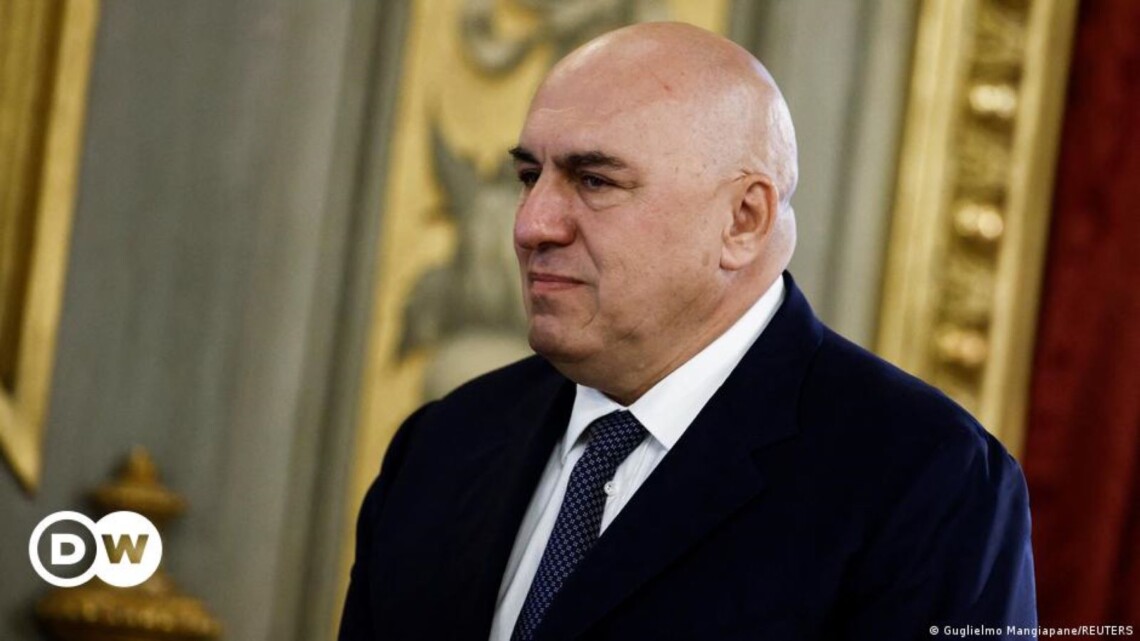 Министр обороны Италии Гвидо Крозетто заявил, что заявления президента Франции Эмманюэля Макрона по поводу войск в Украине усиливают напряжение.