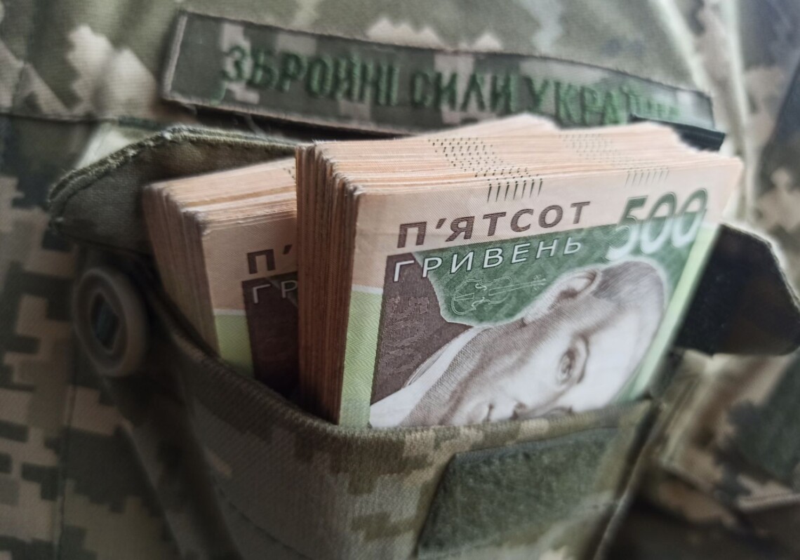 Минобороны запустило онлайн-калькулятор денежного обеспечения бойцов ВСУ. Военные теперь могут вычислить свою зарплату самостоятельно.