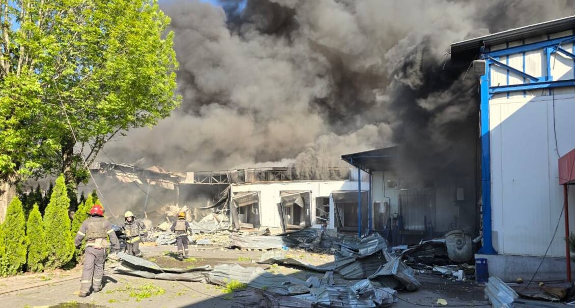 В результате удара по гражданскому предприятию в Индустриальном районе Харькова пострадали шесть человек.