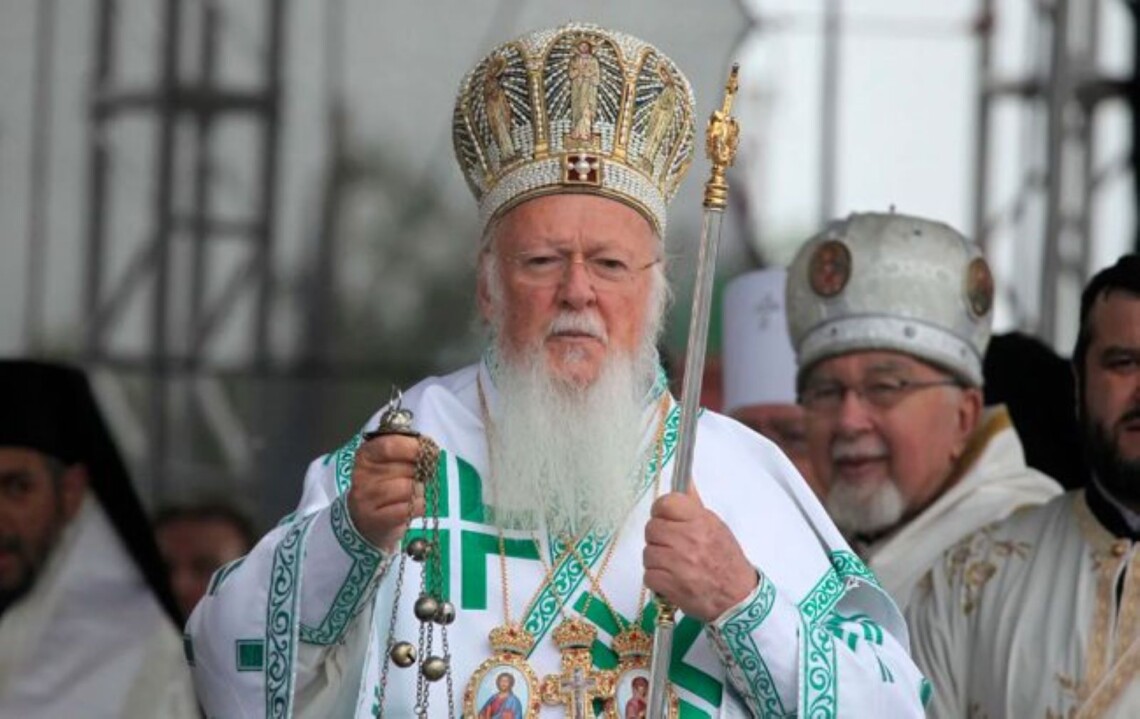 Вселенский Патриарх Варфоломей призвал Украину и россию к обмену пленными по принципу всех на всех.