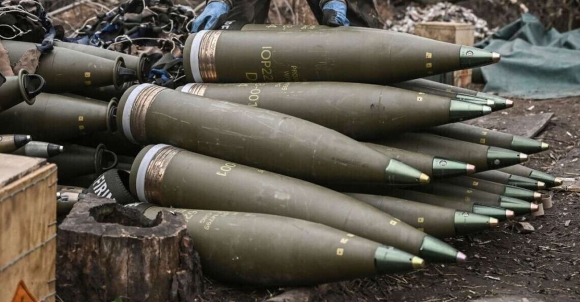 Промышленная группа сосредоточена преимущественно на производстве артснарядов, и в этом году поставит в Украину сотни тысяч боеприпасов. В частности, это будут прототипы артснарядов дальностью 100 километров.