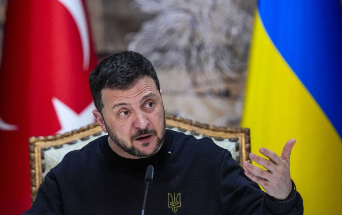Президент Зеленский предложил народным депутатам продлить срок действия военного положения и всеобщей мобилизации в Украине.