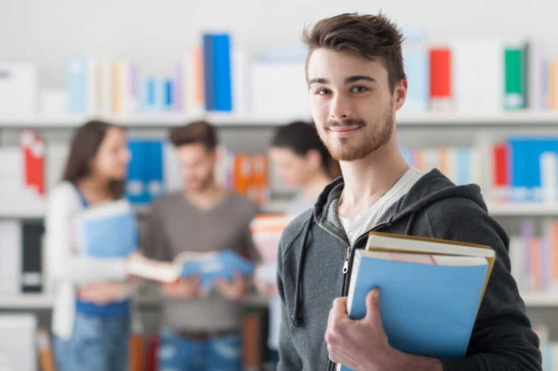 Украинские студенты в возрасте от 18 до 22 лет теперь также смогут выезжать за границу по программам академической мобильности.