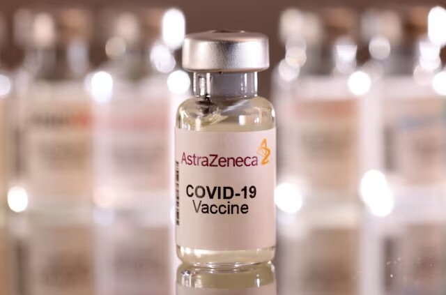 AstraZeneca отзывает с рынка свою вакцину от коронавируса. В компании заявили, что решение обусловлено коммерческими причинами, а не безопасностью.