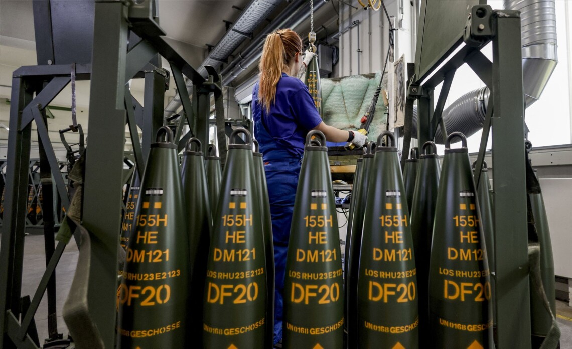 Союзники намерены уже в июне начать поставки боеприпасов для Украины в рамках чешской инициативы. Первая партия будет состоять из 180 тысяч снарядов.