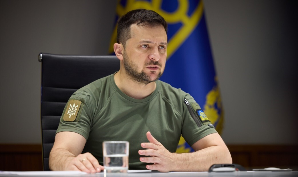 Силы обороны Украины смогут остановить наступление россии после получения новых партий вооружения, считает президент Зеленский.