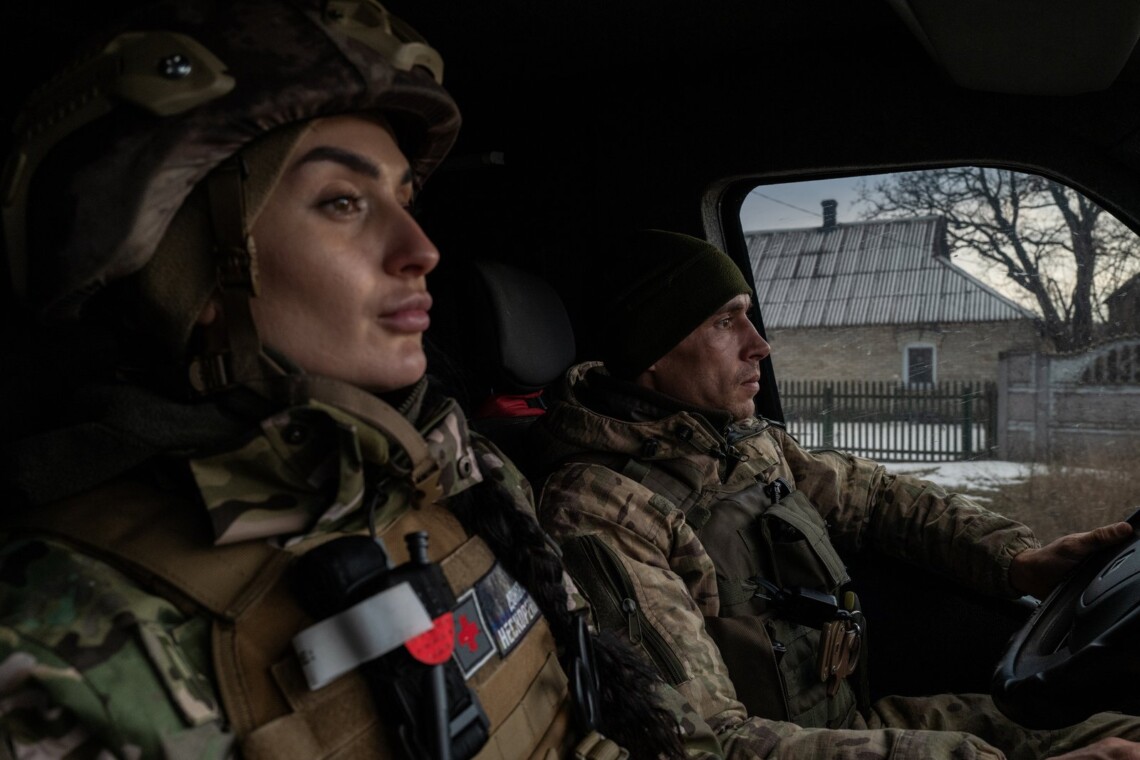 Во время эвакуации раненых из Красногоровки Донецкой области Белые Ангелы попали под прицельный удар российских войск.