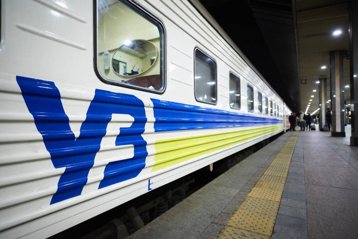 Укрзализныця в пиковые часы будет выключать подсветку на железнодорожных вокзалах пяти крупнейших городов страны.