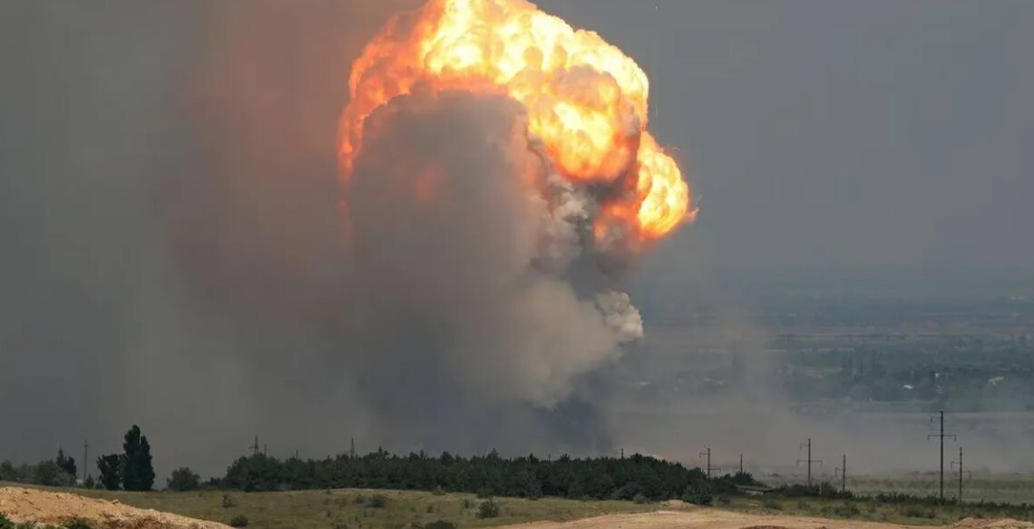 На нефтеперерабатывающем заводе в Волгоградской области 12 мая в результате атаки беспилотников возник пожар.