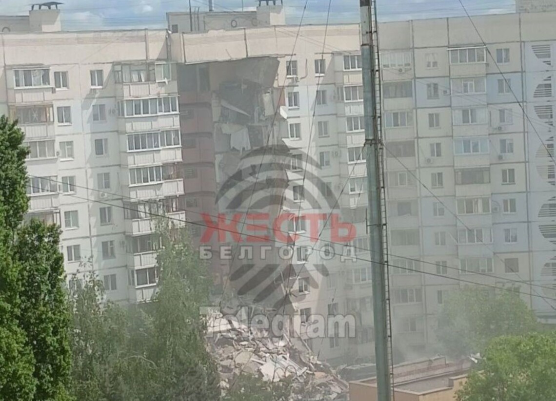 В воскресенье, 12 мая, в российском Белгороде раздался взрыв в результате ракетной атаки. Россияне заявили о попадании в многоэтажку, произошел обвал.