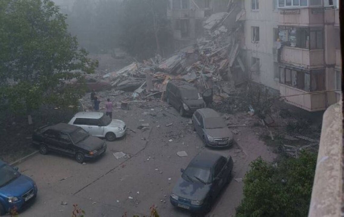 Обвал подъезда в Белгороде мог произойти из-за подрыва или бытового взрыва. Вероятно, обвиняя ВСУ в обстреле, рф хочет оправдать дальнейшие атаки на жилые дома Украины.