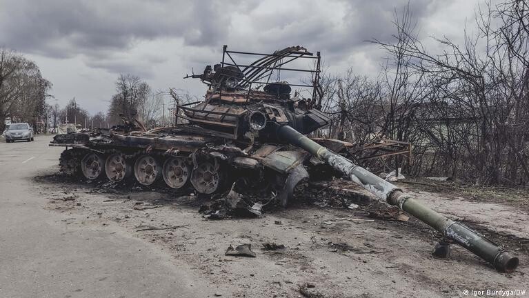 Украинские военные сожгли вражеский танк в районе Красногоровки, расположенной под Авдеевкой.
