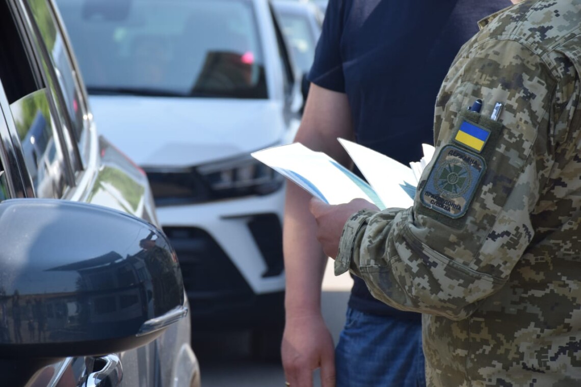 С 18 мая пограничники в пунктах пропуска у отдельных категорий граждан будут проверять наличие военно-учетного документа.