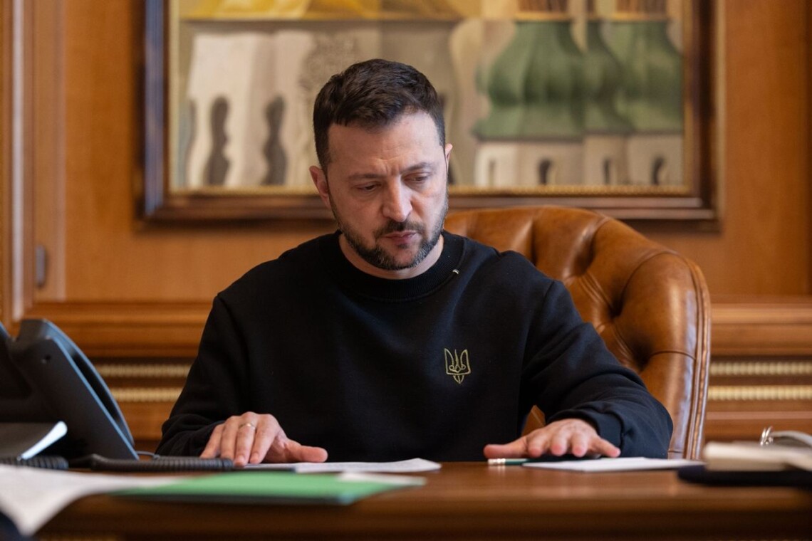 Президент Украины ветировал закон, который позволил бы увольнять работников за замалчивание о связях в оккупации.