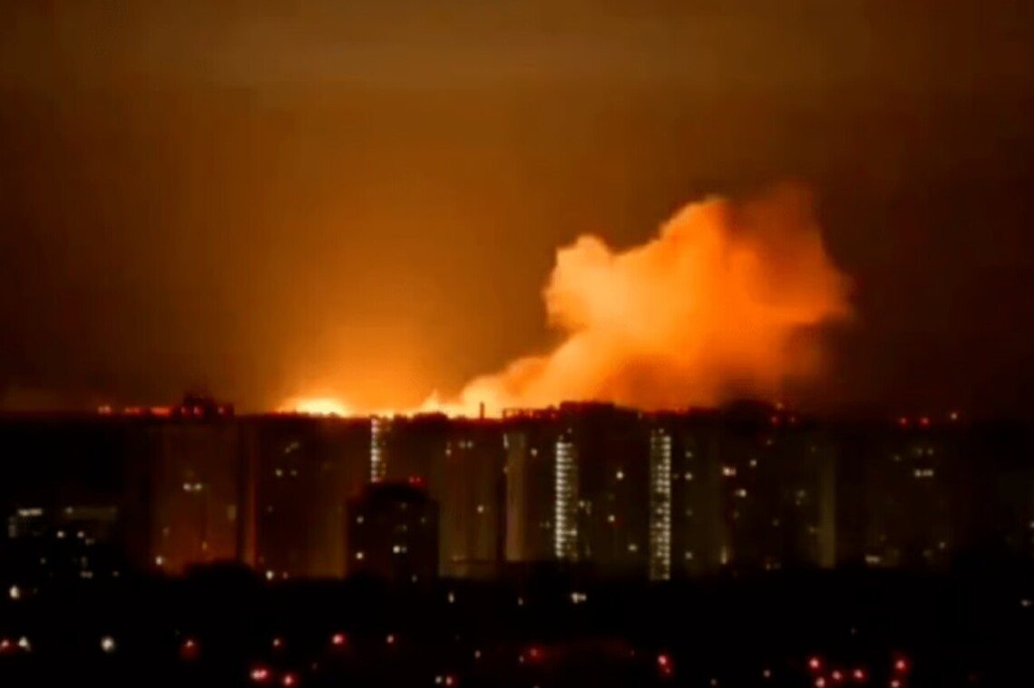 Вечером 16 мая в Харькове прогремела серия взрывов. Сообщается о работе противовоздушной обороны.
