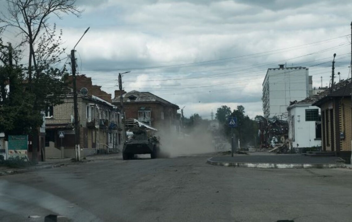 В Волчанске Харьковской области украинские пограничники отбили атаку вражеской разведывательно-диверсионной группы.
