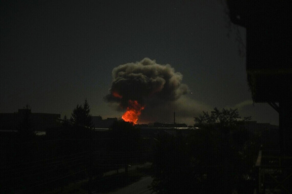 Ночью 20 мая во Львовской области прогремели взрывы, сообщается о работе сил противовоздушной обороны.
