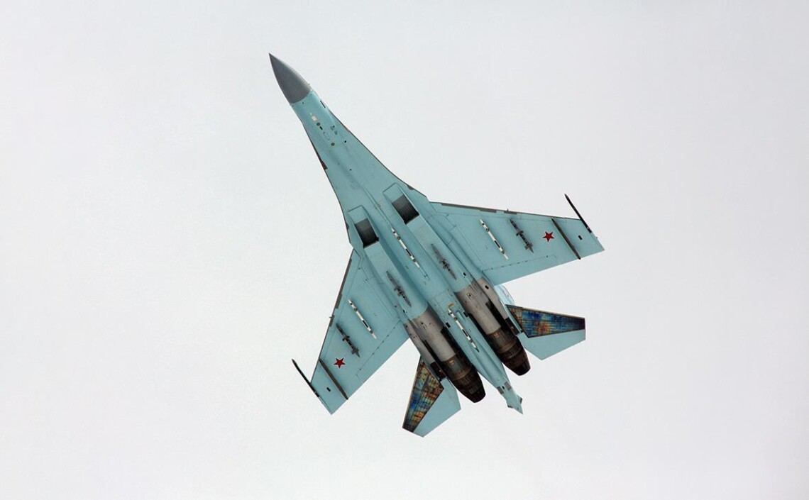 В результате атаки на военный аэродром в Краснодарском крае россии была повреждена его инфраструктура и  истребитель Су-27.