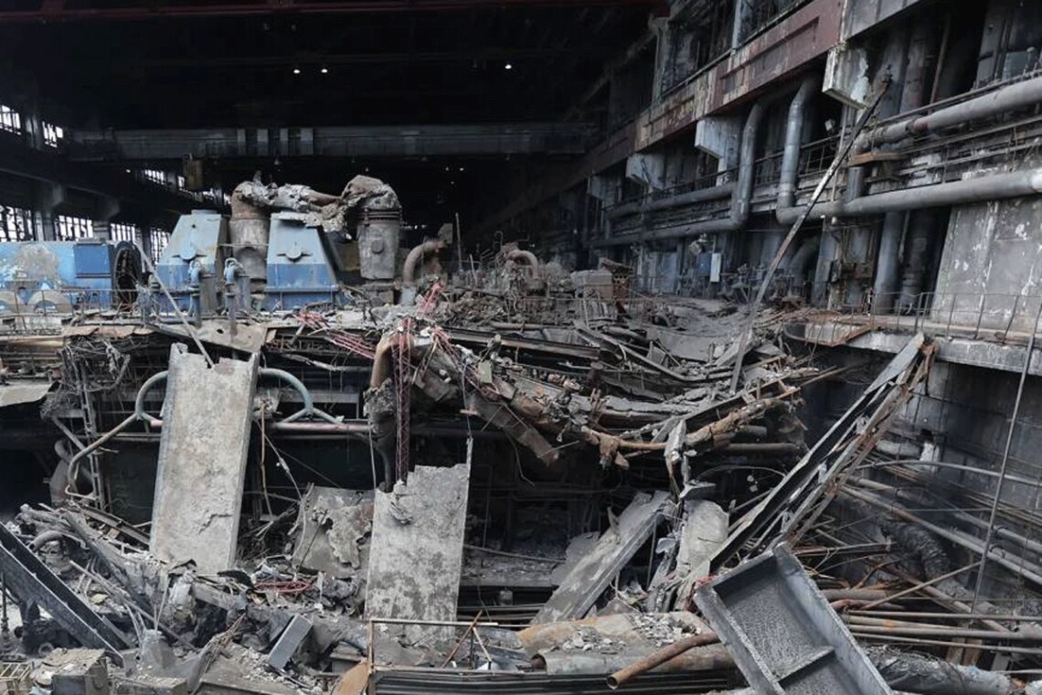 В пятницу утром обломки российской ракеты полностью разрушили трансформаторную подстанцию в Голосеевском районе Киева.