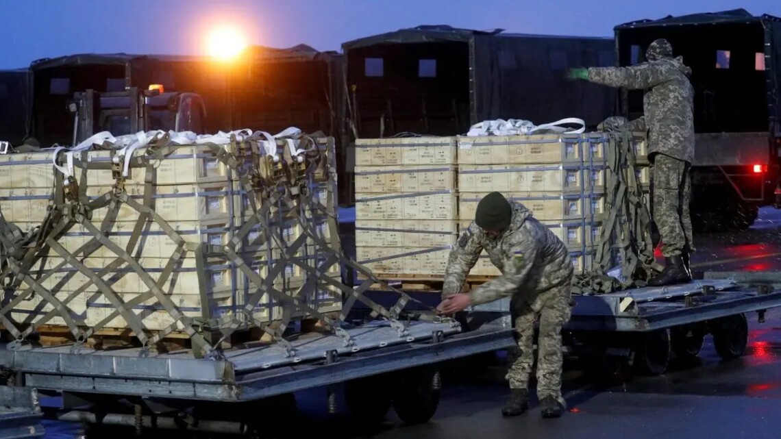 Военная помощь Украине – Италия готовит 12-й пакет поддержки для ВСУ Правительство Италии готовит 12-й пакет военной помощи для Украины, в который войдут боеприпасы и ракеты для систем противовоздушной обороны.