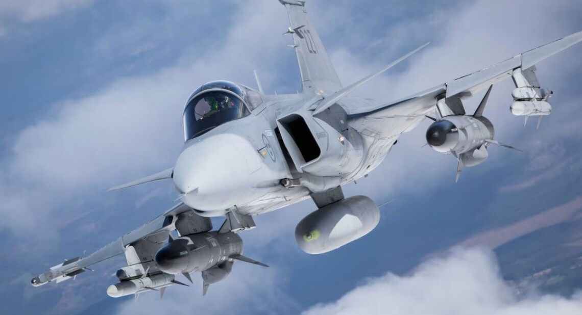 Истребители Gripen – шведская компания Saab готова открыть завод Gripen в Украине Шведская оборонная компания Saab заявила о готовности запустить в Украине производство истребителей Gripen при заключении контракта на поставку до 150 самолетов.