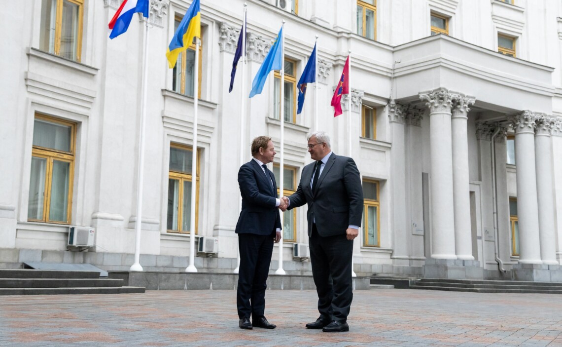 Помощь Украине – Нидерланды направят 25 млн на поддержку энергосистемы Украины Правительство Нидерландов передаст Украине еще 25 млн евро на восстановление инфраструктуры и обеспечение стабильного энергоснабжения в зимний период.