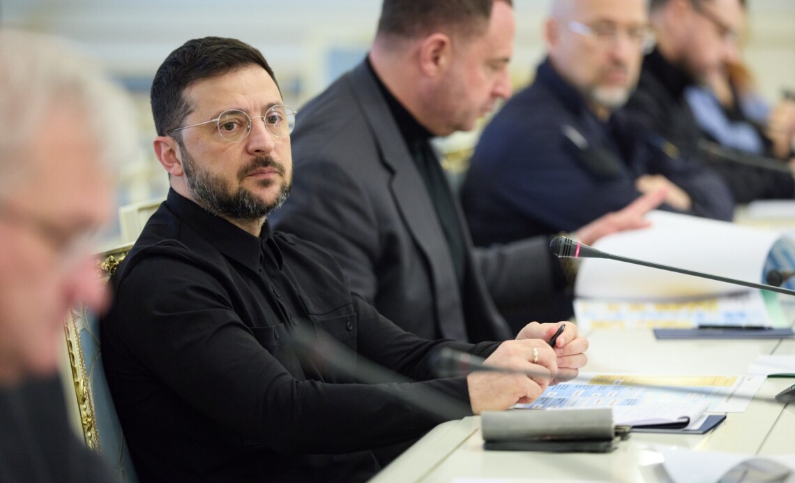 Экспорт оружия – Зеленский анонсировал запуск контролируемого экспорта оружия Президент Владимир Зеленский заявил, что программа контролируемого экспорта отечественного оружия должна быть запущена уже в ноябре.