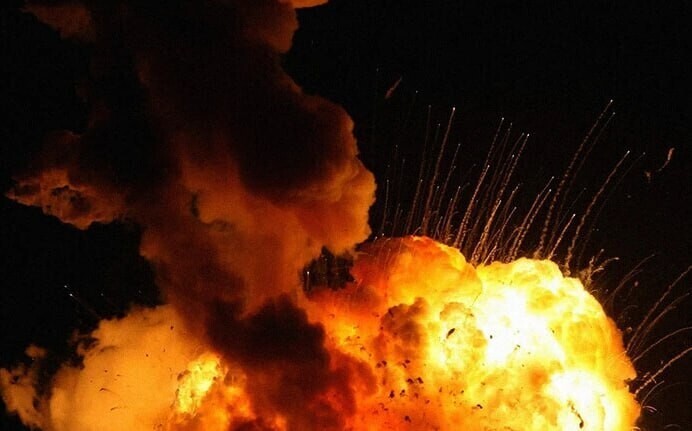 Удары по россии – дроны атаковали химпредприятие в Ставрополе и нефтебазу в Ульяновской области В ночь на 29 октября в Ульяновской области рф произошло несколько ударов по нефтебазе НС-ОЙЛ и предприятие в Ставропольском крае, а также ПВО якобы сбило три дрона над Москвой.