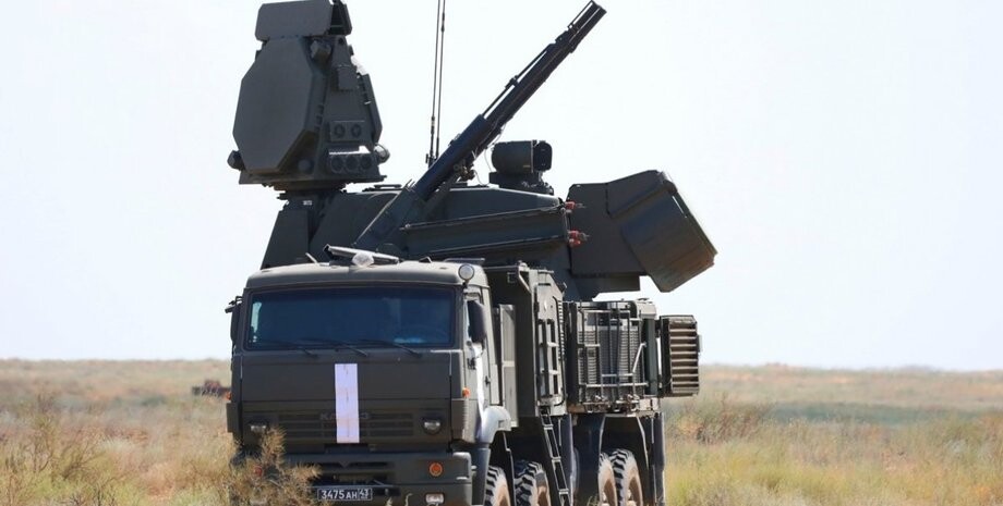 Удары по Крыму – дроны СБУ уничтожили ЗРК Панцирь-С2 и нефтебазы рф в Крыму В ночь на 29 октября ударные беспилотники Центра спецопераций «А» СБУ уничтожили зенитно-ракетный комплекс «Панцирь-С2», две РЛС и нефтебазы.