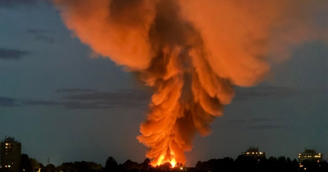 Удары по россии – Генштаб подтвердил удары по стратегическим энергетическим объектам россии В ночь на 29 октября украинские подразделения поразили два нефтяных завода и газоперерабатывающий завод в россии. На территории предприятий зафиксированы взрывы и пожары.