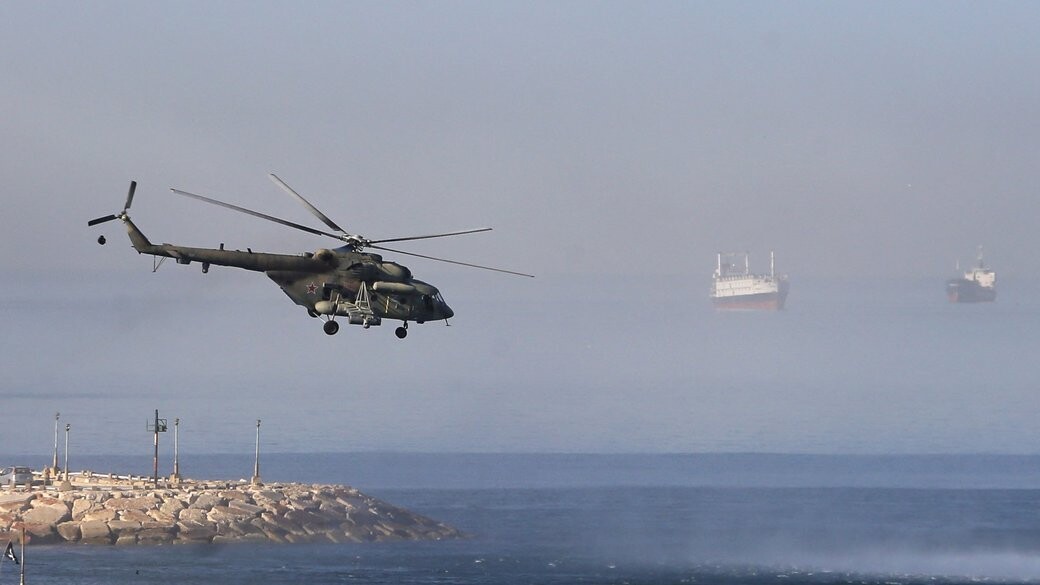 Россия Сирия – россия возобновила военные рейсы в авиабазу Хмеймим в Сирии Москва после шестимесячной паузы возобновила полеты на авиабазу Хмеймим в Латакии. Авиабаза и порт в Тартусе остаются ключевыми точками для российского влияния на Ближний Восток и Африку.