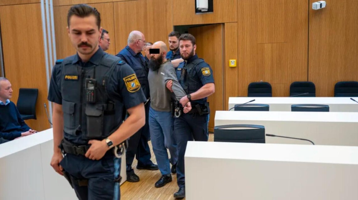 Шпионы россии – Мюнхенский суд осудил трех мужчин за шпионаж в пользу рф Верховный земельный суд Мюнхена осудил троих мужчин с двойным гражданством за шпионаж и подготовку диверсий в Германии в пользу россии. Главный обвиняемый приговорен к шести годам заключения.