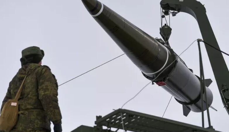 Ядерная ракета 9М729 – россия применяет в Украине ракету 9M729, заставившую Трампа выйти из ядерного договора Министр иностранных дел Украины подтвердил, что рф применяет наземную ракету 9M729, способную нести ядерную или обычную боеголовку. Применение этой ракеты обостряет угрозу Украине и Европе.