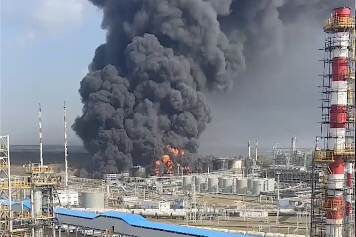 Удары по российским НПЗ – украинские силы нанесли более 160 ударов по нефтяным объектам рф С начала 2025 года Украина провела более 160 успешных ударов по НПЗ и объектам нефтедобычи рф, что привело к сокращению добычи на 90% и дефициту топлива в 57 регионах.