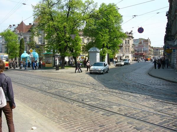 Мэр Львова Андрей Садовый провалил обещание отремонтировать ко конца года площадь Ивана Франко.