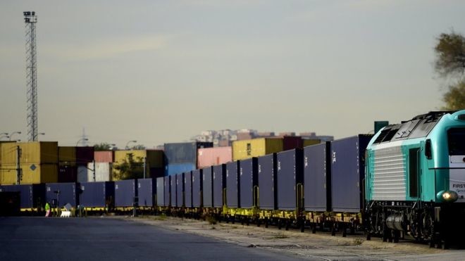 Китай начал прямые грузовые железнодорожные перевозки в Великобританию. Первый поезд отправился из города Иу на востоке Китая и должен