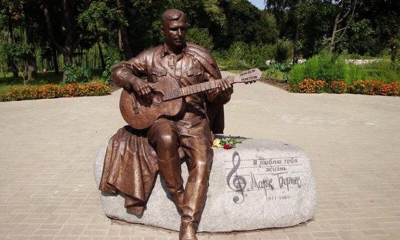 В государстве Украина украли монумент Марку Бернесу в его родном городе