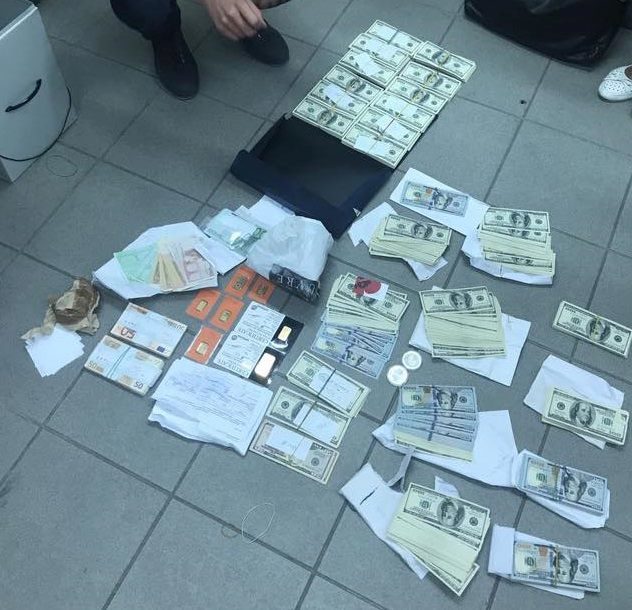 Обыск у депутата «Укрзализныци»: слитки золота и сотни тыс. долларов
