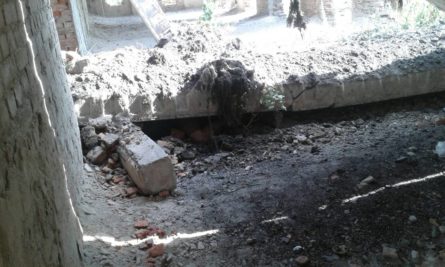 В Нежине Черниговской области в результате обрушения бетонной плиты здания погибли трое детей.