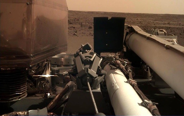 NASA's InSight spacecraft sent another snapshot of the Mars Red Planet after landing.
